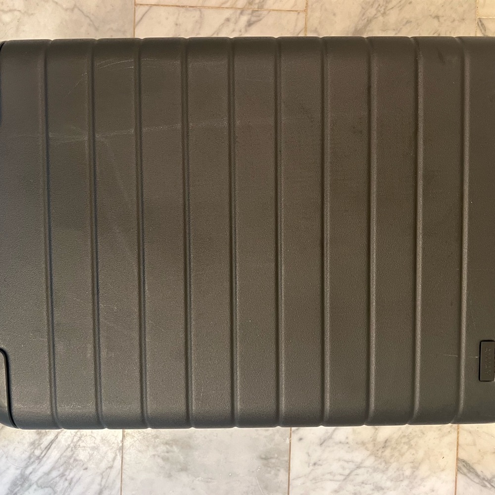 Away black bigger carry on